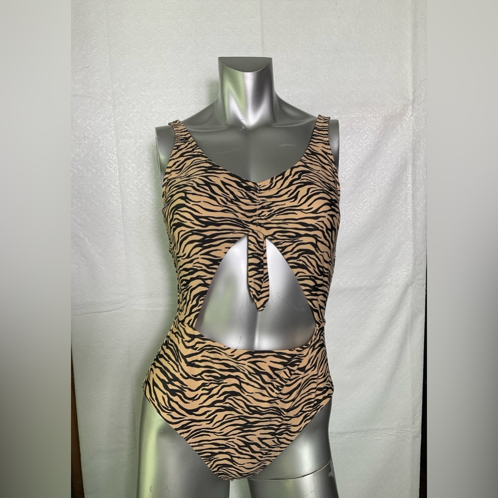 Womens HOLLISTER Animal Print one piece  bathing swim suit swimsuit sz Large